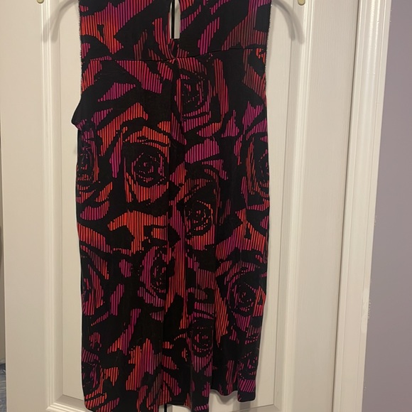 Medium Worthington Red, pink, and Black Rose print high/lo Tank - Picture 7 of 7